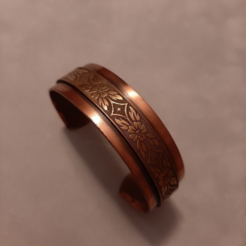 Vintage embossbed copper cuff bangle